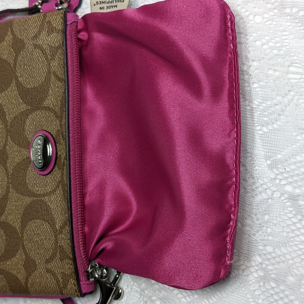 Coach Tan & Pink Coated Canvas Wristlet With Pink Hangtag, Signature Print Cs - Picture 10 of 12